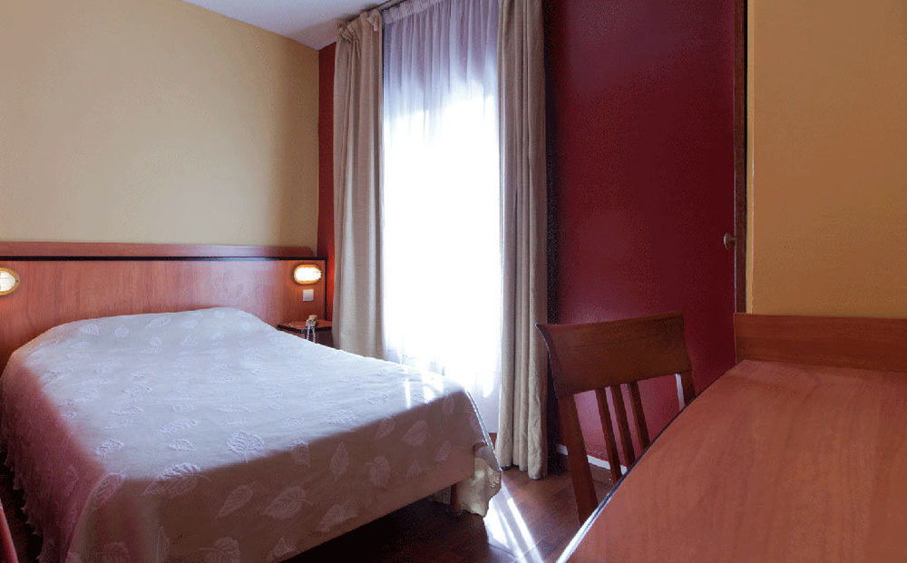 Hibiscus Republique Hotel Paris Bagian luar foto